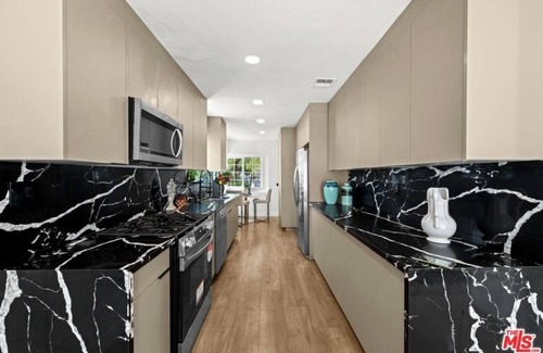 Van Nuys House | Charming 3 Bedroom 2 Bathroom house in Van Nuys!