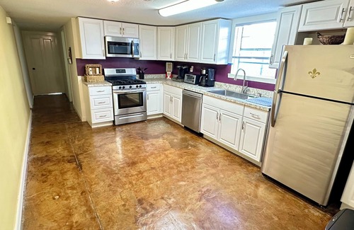 East Carrollton House | Charming 3-bedroom house with WiFi and AC in enchanting New Orleans