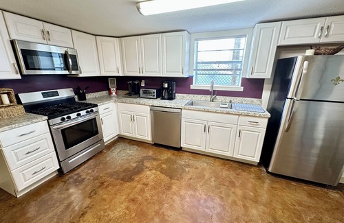 East Carrollton House | Charming 3-bedroom house with WiFi and AC in enchanting New Orleans
