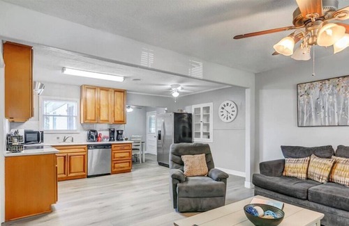 Port Neches House | Charming 3 bedroom home in Port Neches