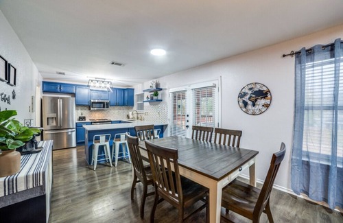 West San Antonio House | Charming 3 bedroom with hot tub. Just 5 minutes to Seaworld, 15 to Lackland.