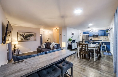West San Antonio House | Charming 3 bedroom with hot tub. Just 5 minutes to Seaworld, 15 to Lackland.