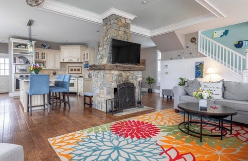 Pine Point House | Charming 3-bedroom house steps to Pine Point Beach with backyard oasis