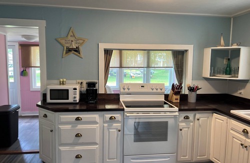 Verona Beach House | Charming 3-bedroom camp in peaceful Verona Beach