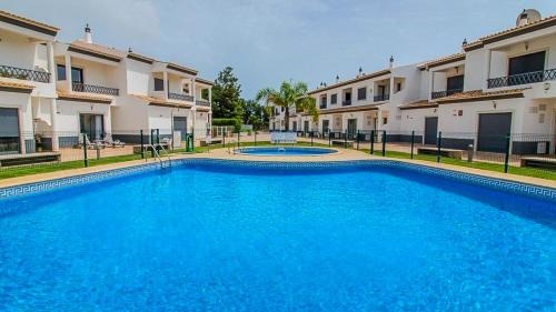 Mosqueira House | Charming 3-Bedroom Villa with Pool in Albufeira