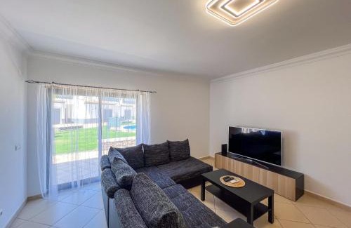 Mosqueira House | Charming 3-Bedroom Villa with Pool in Albufeira