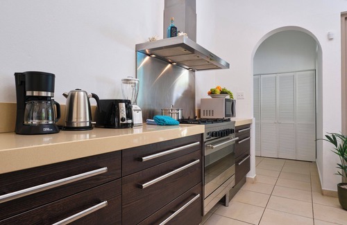 Opal Villa | Charming 3-bedroom villa -HOT TUB -beautiful pool -grill -amazing shaded patio!