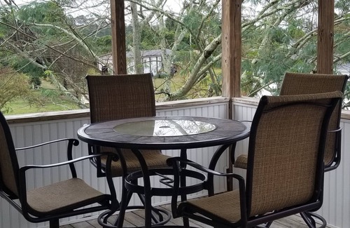 Hampstead House | Charming 3-BR cottage with open floor plan, near Surf City Beaches & Marina.