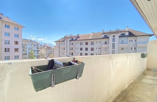 Annecy Apartment | Charming 3-Room Apartment Near City Center, Fully Renovated, 2 Bedrooms, Balcony, and Modern Amenities