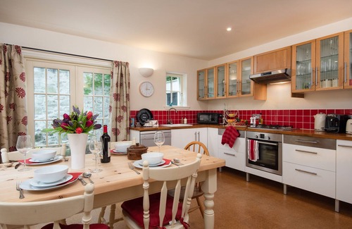 Kelso House | Charming 3 Storey Townhouse with a Private Courtyard in a Pet Free Environment