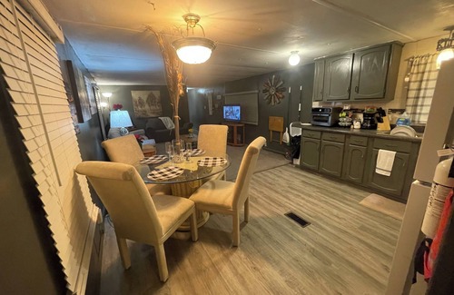 Drayton Plains House | Charming 3-bedroom house with WiFi in Village of Clarkston