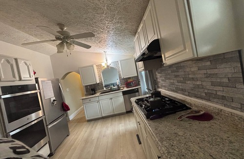 Chesapeake Ranch Estates-Drum Point House | Charming 3BR - 2BA Comfy Home Near Beach, fun & relaxation-Perfect Getaway Spot!