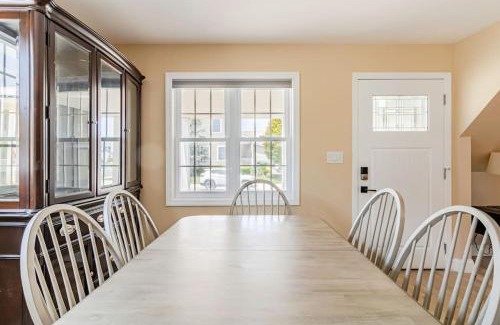 Ventnor City Apartment | Charming 3BR Condo Near Ventnor Beach