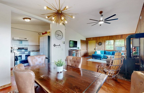 Waynesville House | Charming 3BR house with Mountain Views, Full Kitchen, and Dog Friendly