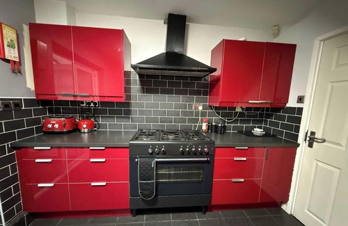 Dudley House | Charming 3BR House - WiFi, Parking, Pet Friendly