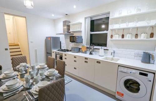 Seven Sisters Apartment | Charming 3BR in Trendy Tottenham Neighborhood