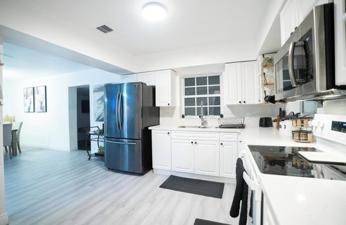 Golden Glades House | Charming 3BR Miami Home with Stylish Lounge, Coffee Bar & Peaceful Vibes