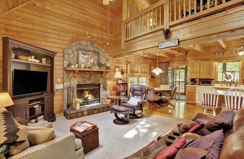 Pine Mountain Cabin | Charming 3BR+Open Loft Cabin W/Hot Tub In Pine Mt/Warm Spgs Near Callaway & FDR