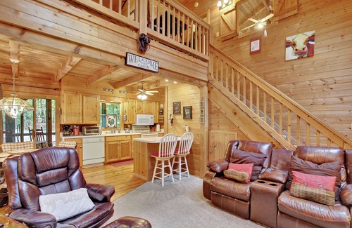 Pine Mountain Cabin | Charming 3BR+Open Loft Cabin W/Hot Tub In Pine Mt/Warm Spgs Near Callaway & FDR