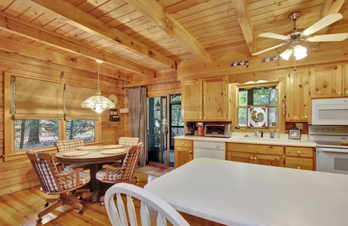 Pine Mountain Cabin | Charming 3BR+Open Loft Cabin W/Hot Tub In Pine Mt/Warm Spgs Near Callaway & FDR