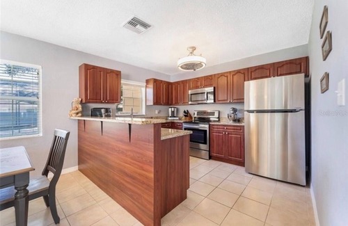 Oakford Park House | CHARMING 3BR POOL SPA home in Midtown Tampa!