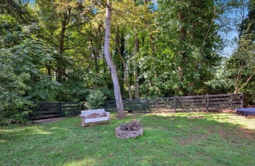 Mooresville House | Charming 3br Property with fenced in downtown Mooresville, NC