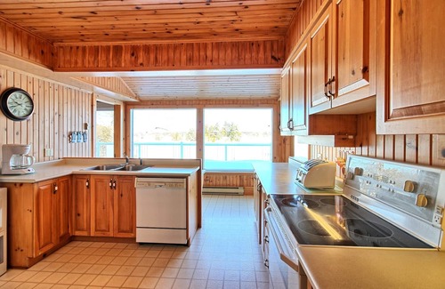 Muskoka Lakes Cottage | Charming, 4 Bed, 2 Bath! Muskoka Room! Beaumaris! Incredible Views!