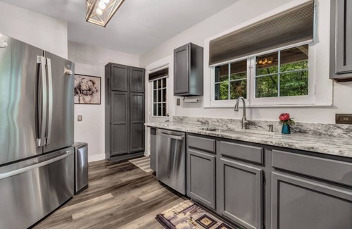 Ridgecrest Cottage | Charming 4-bedroom cottage in welcoming Black Mountain with WiFi.