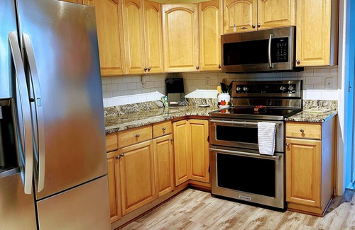Issue Cottage | Charming 4-bedroom, 2-bath cottage, dog friendly, AC, WiFi, 1 block to beach
