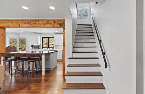 Bowling Green House | Charming 4-bedroom house with AC, WiFi in tranquil Bowling Green.