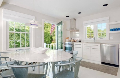 Brant Point Cottage | Charming 4-bedroom and 2 Full Bath cottage in Brant Point location with WiFi, AC