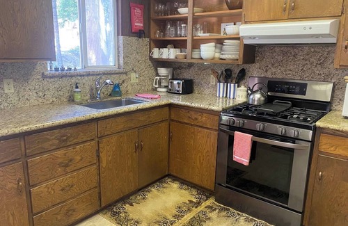 Long Barn Cabin | Charming 4-bedroom cabin with WiFi, AC, 5 miles from Pinecrest Lake/Dodge Ridge