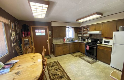 Long Barn Cabin | Charming 4-bedroom cabin with WiFi, AC, 5 miles from Pinecrest Lake/Dodge Ridge