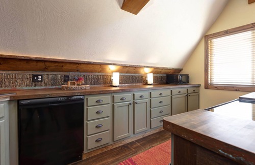 Lampe Cabin | Charming 4-bedroom cabin overlooking Table Rock Lake