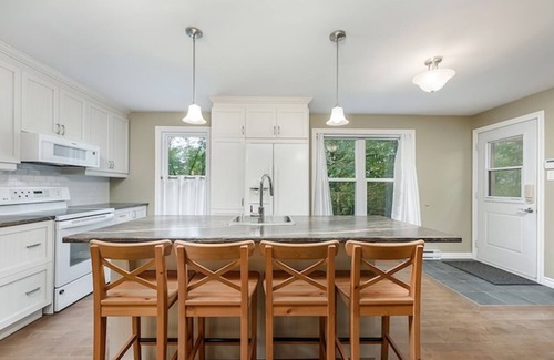 Lac-Brome Cottage | Charming 4-bedroom cottage nestled btw Sutton, Knowlton, Bromont and Cowansville
