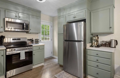 Lusby House | Charming 4-bedroom cottage close to beaches & Solomons Island