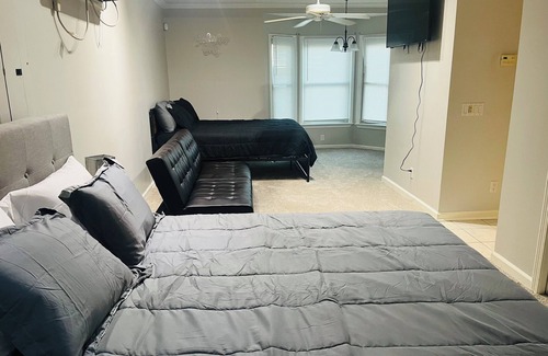 Antioch House | Charming 4-bedroom house in cool Nashville with WiFi, AC