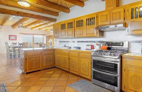 Arroyo Hondo House | Charming 4-bedroom house with hot tub, AC and WiFi in welcoming El Prado