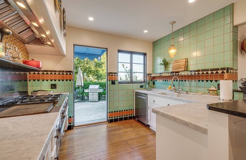 Rossmoyne House | Charming 4-bedroom house with WiFi, AC in fabulous Glendale