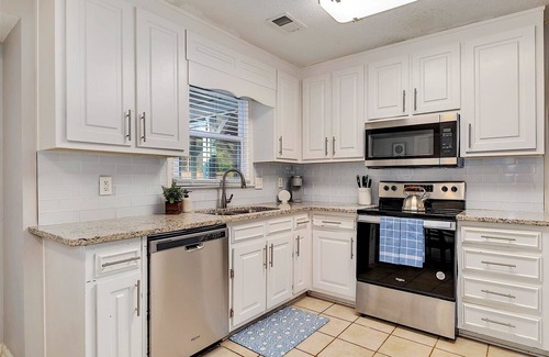 Kennesaw House | Charming 4-bedroom house in enchanting Kennesaw with AC, WiFi Private Pool