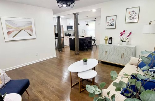 Lilburn House | Charming 4-bedroom house Old Town Lilburn