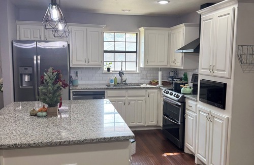 Denton House | Charming 4-bedroom house with AC and WiFi in pleasant Denton