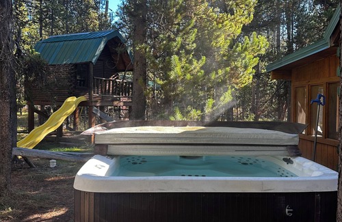 Island Park Cabin | Charming 4-bedroom cabin with AC and WiFi, and hot tub in Island Park.
