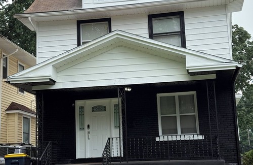 Northeast Kansas City House | Charming 4-bedroom house with WiFi, AC in marvelous Kansas City