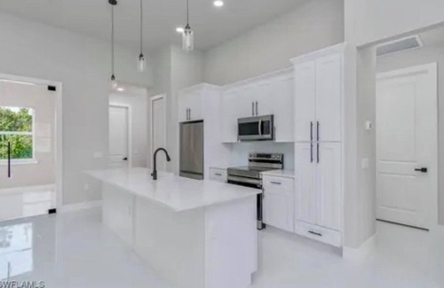 Eisenhower House | Charming 4-bedroom house with WiFi, AC in lovely Lehigh Acres