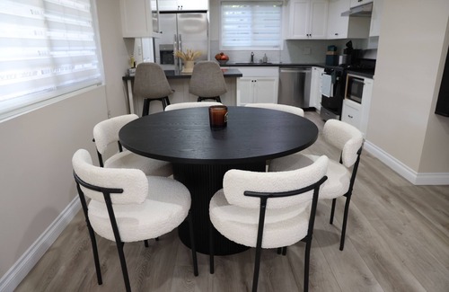 Sun Valley House | Charming 4-bedroom house with WiFi and AC in lovely Los Angeles