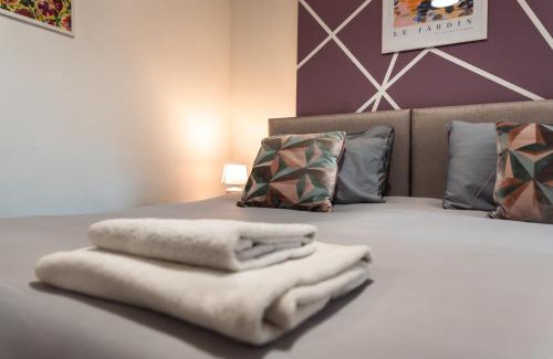 Southampton House | Charming 4 Bedrooms-Sleeps 8-Long Term Disc-Driveway