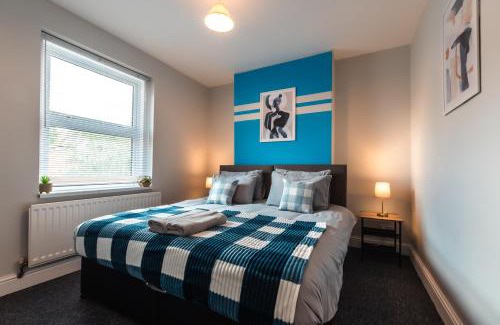 Southampton House | Charming 4 Bedrooms-Sleeps 8-Long Term Disc-Driveway