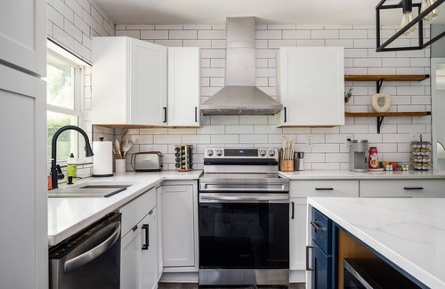 Gresham Park House | Charming 4bd/4ba house, 2 King Beds, Firepit, Game Area in beautiful Atlanta