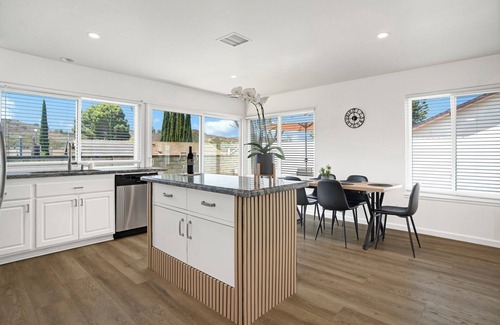 Thousand Oaks House | Charming 4BDs2BAs at Thousand Oaks